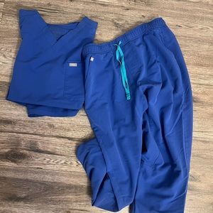 Royal blue FIGS Men’s Scrubs Set, Medium